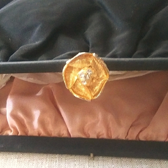 VINTAGE BLACK SILK PURSE/CLUTCH BAG WITH CHAIN INSIDE. - Picture 2 of 10